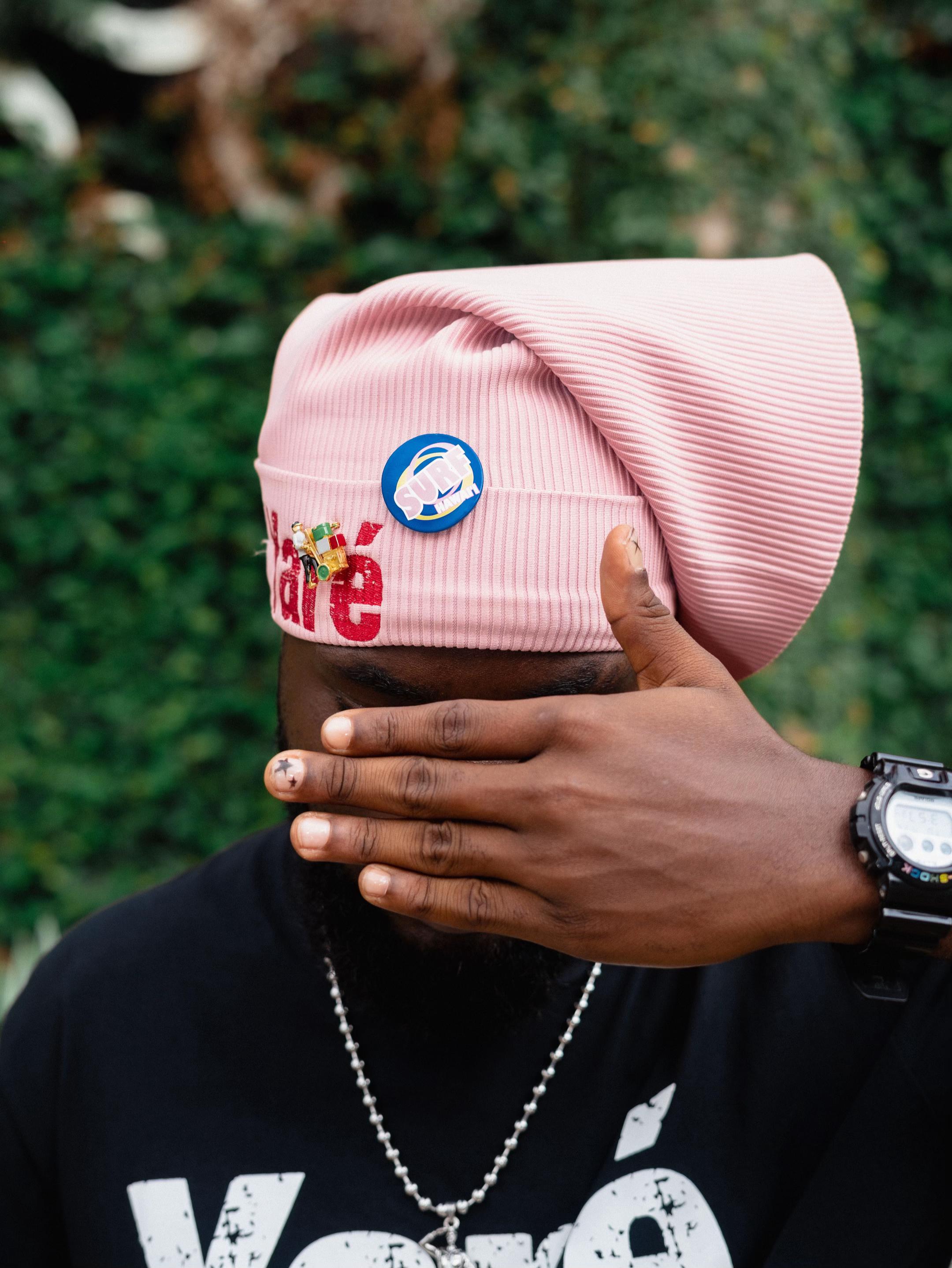 Yaré Soft Pink Ribbed Beanie lifestyle